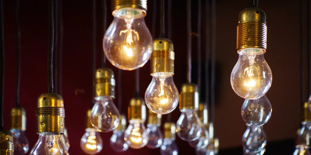 Cluster of glowing filament light bulbs